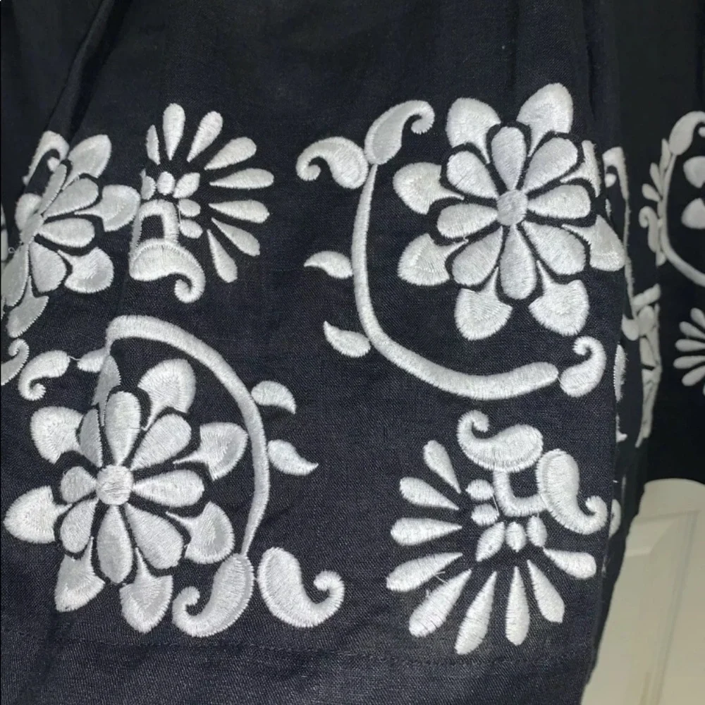 Ann Taylor Linen A-Line pleated Skirt Black with White Embroidery Detail Size 4 - Picture 3 of 9